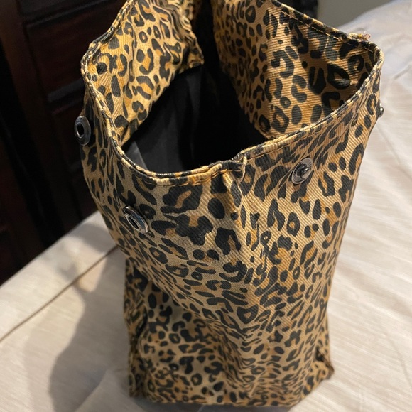 Cheetah print canvas bag with buttons to collapse or expand - Picture 5 of 5